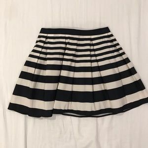 Forever 21 puffy black & white striped mini skirt